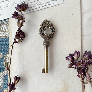 フランス アンティーク 美しい装飾の古い鍵 C