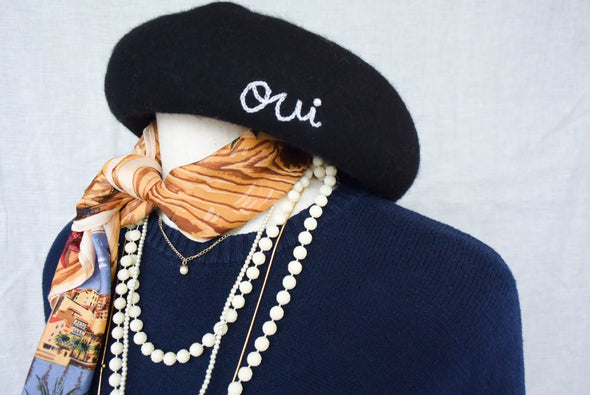 "Oui" 刺繍入りベレー帽 by KAORI Embroidery